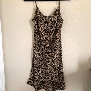 ✨SOLD AT PLATO'S✨